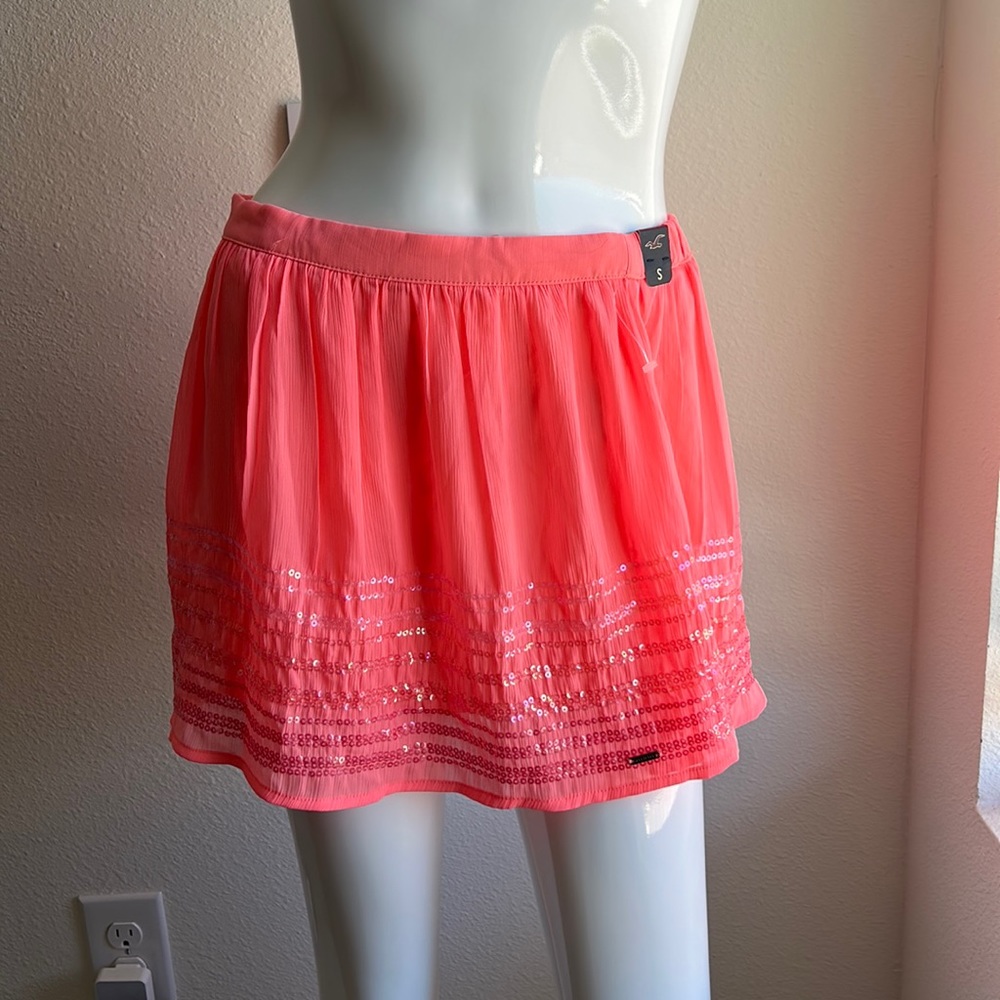 HOLLISTER SKIRT SIZE S NWT